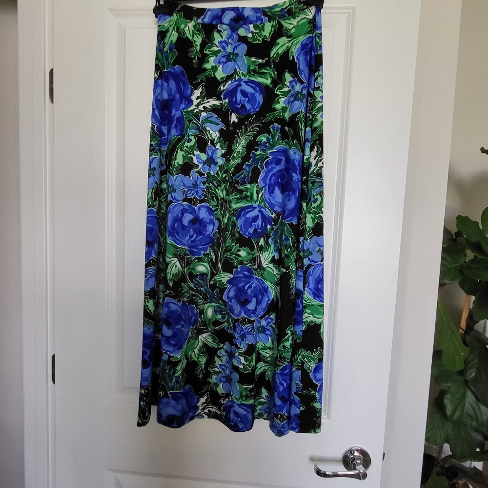 Skirt black label